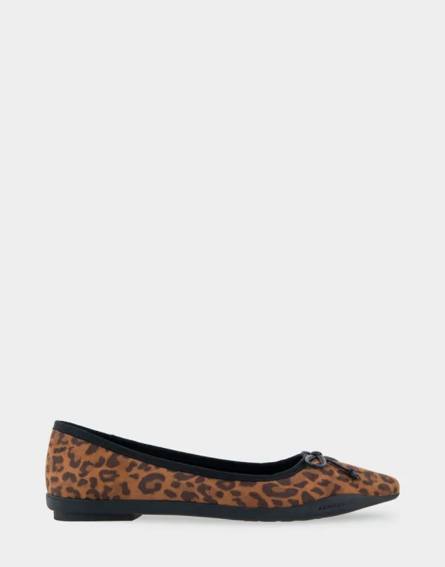 Dumas sold by AEROSOLES