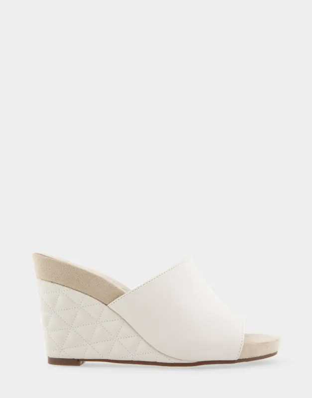 Pierce sold by AEROSOLES