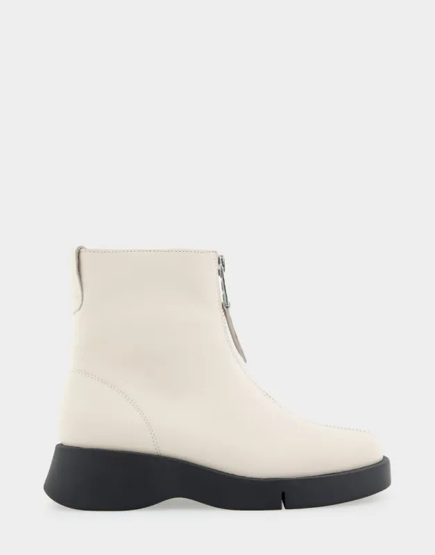 Francis sold by AEROSOLES