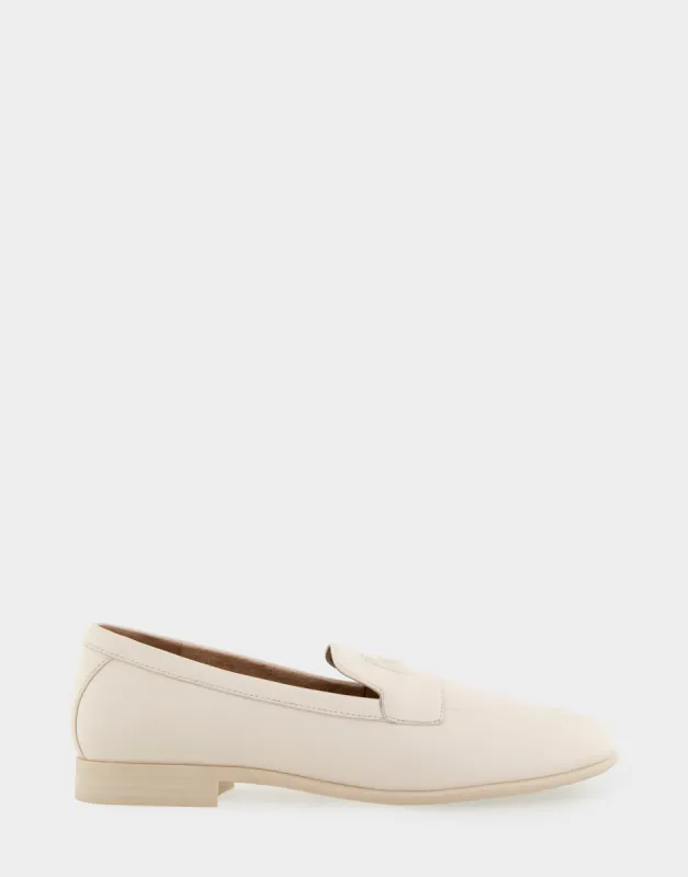 Wiera sold by AEROSOLES