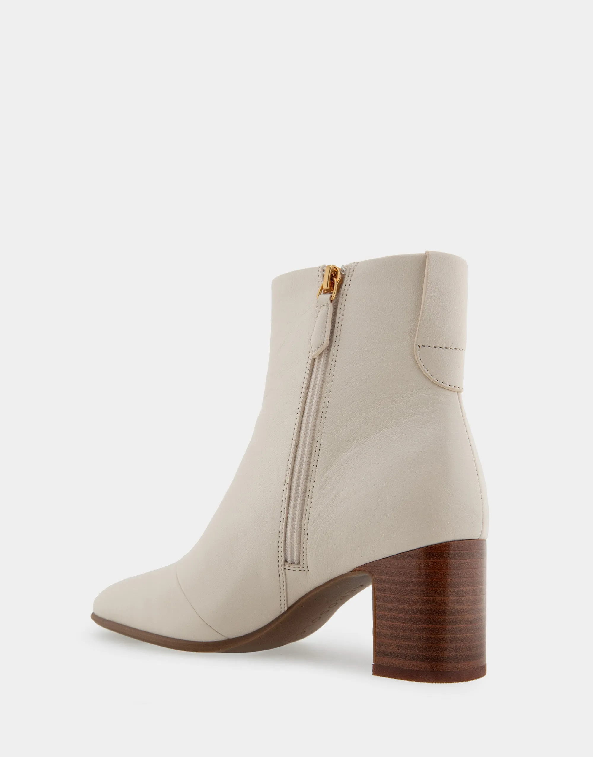 Magnus Logo sold by AEROSOLES product image thumbnail 3