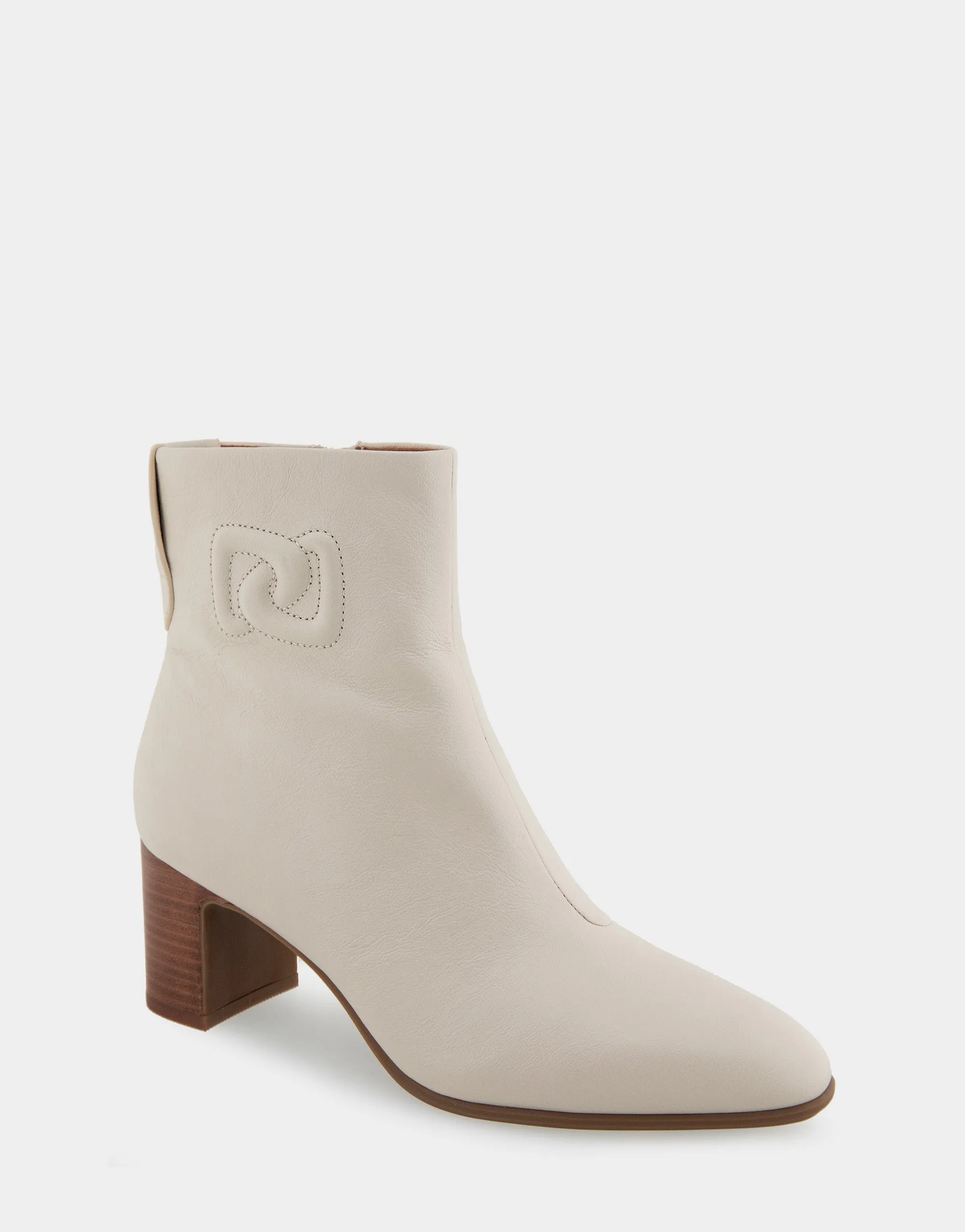 Magnus Logo sold by AEROSOLES product image thumbnail 2