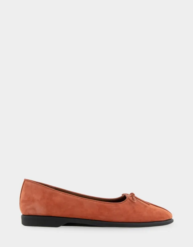 Novia sold by AEROSOLES