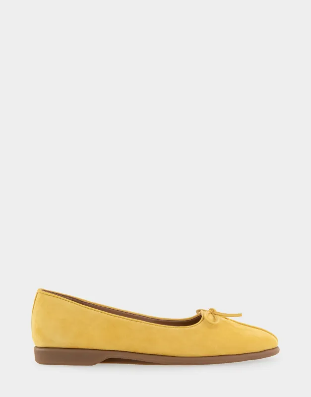 Novia sold by AEROSOLES