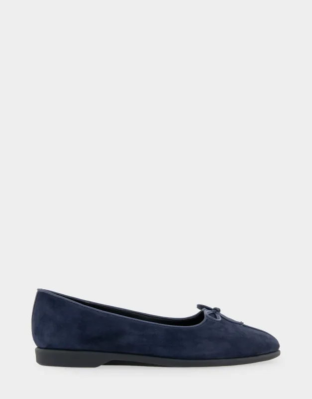 Novia sold by AEROSOLES