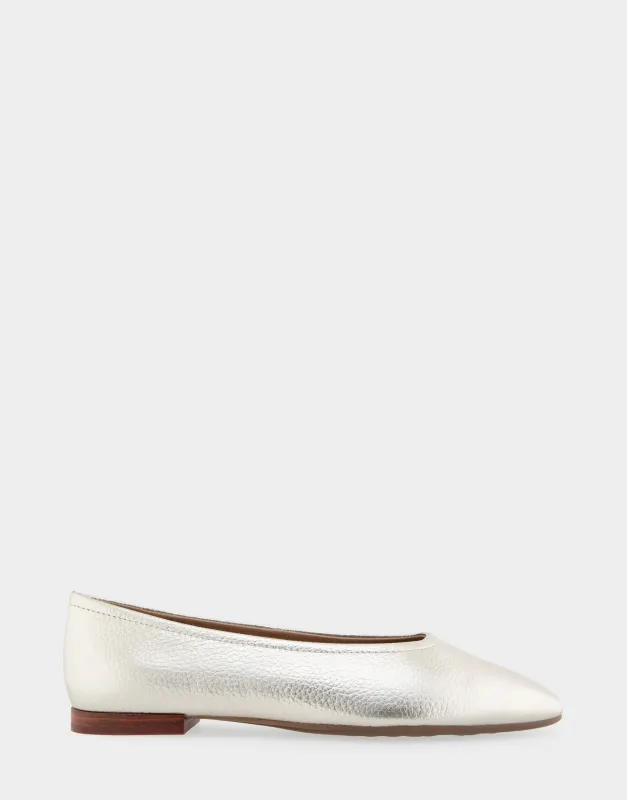 Amelie sold by AEROSOLES
