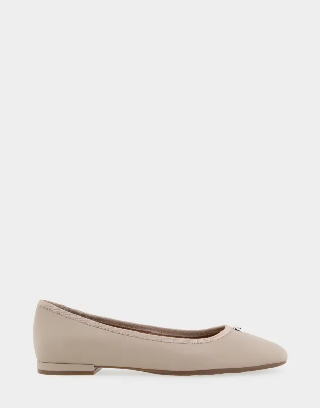 Arena sold by AEROSOLES