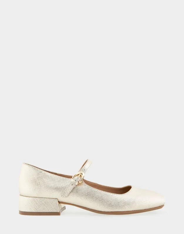 Isannah sold by AEROSOLES