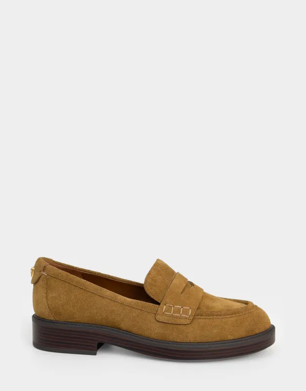 Poeta sold by AEROSOLES