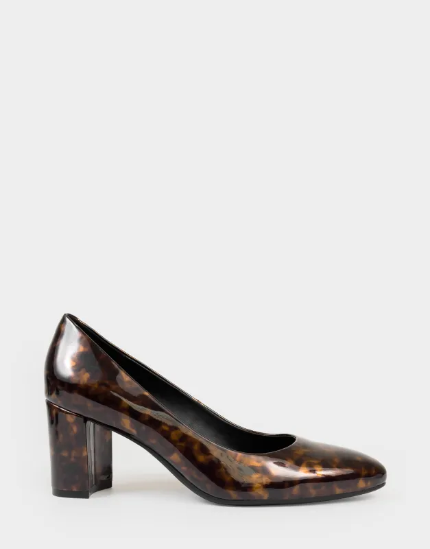 Betsy sold by AEROSOLES
