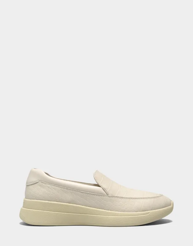 Felice sold by AEROSOLES