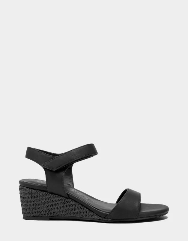 Wel sold by AEROSOLES