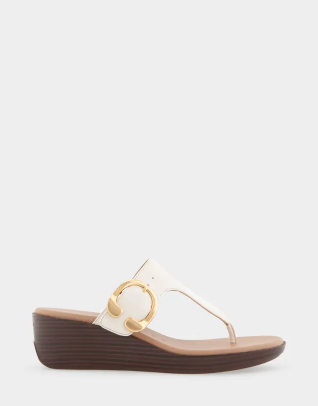 Izola sold by AEROSOLES