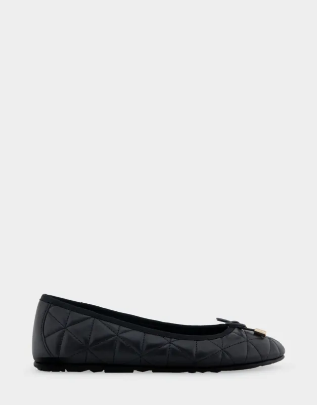 Pia sold by AEROSOLES