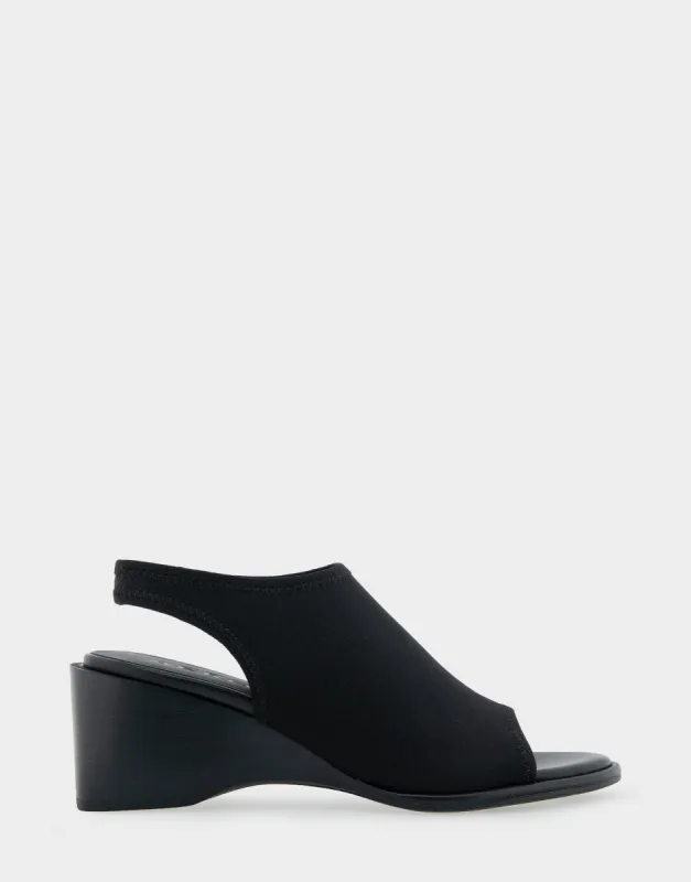 Nuri sold by AEROSOLES