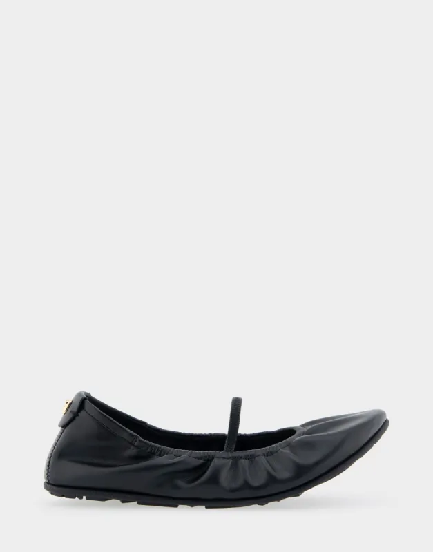 Penelope sold by AEROSOLES