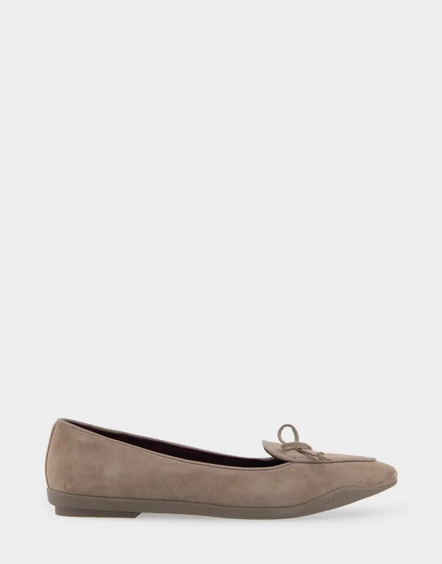 Doran sold by AEROSOLES