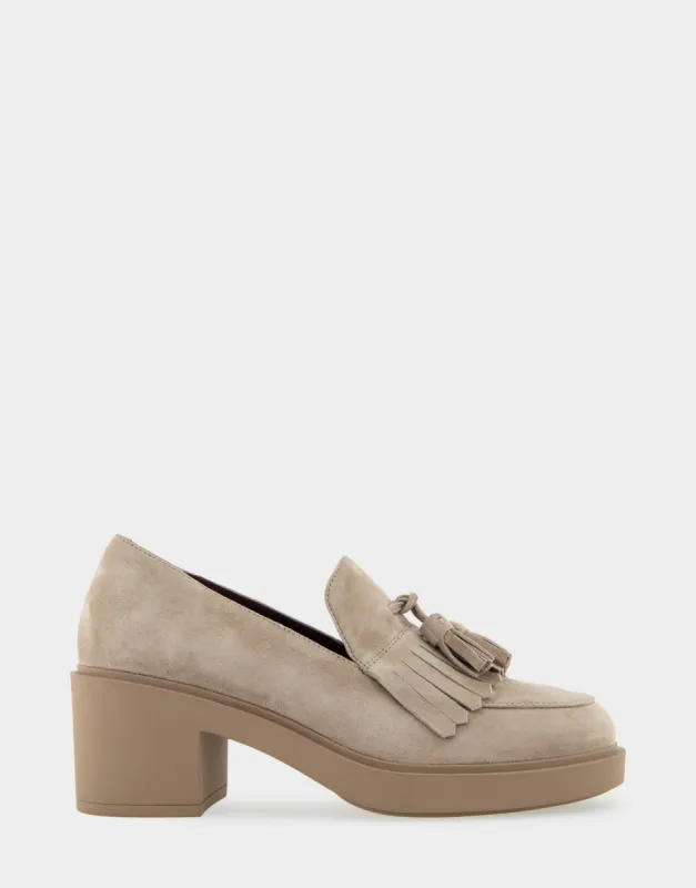 Gibes sold by AEROSOLES