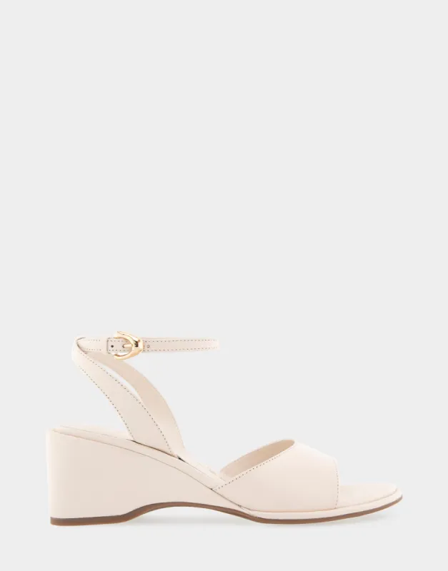 Nixon sold by AEROSOLES