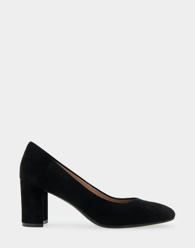 Betsy sold by AEROSOLES