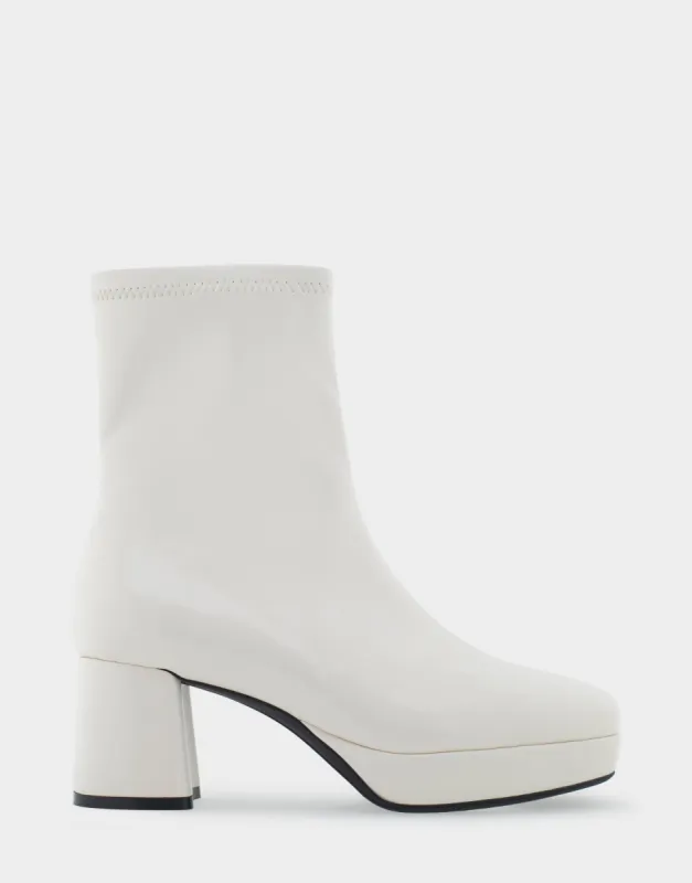 Sussex sold by AEROSOLES