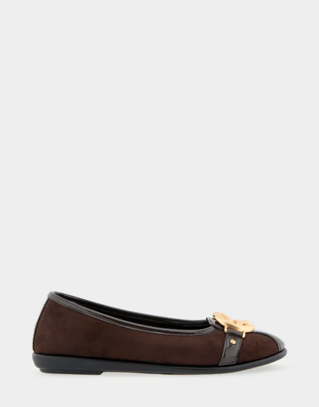 Big Bet sold by AEROSOLES