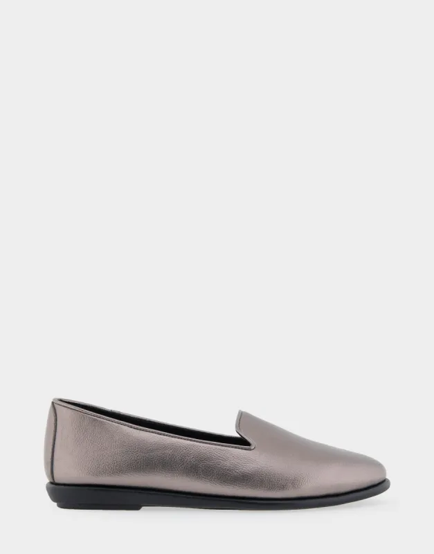 Betunia sold by AEROSOLES