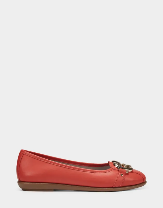 Big Bet sold by AEROSOLES