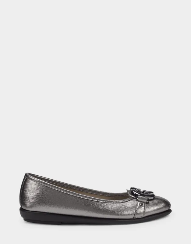 Big Bet sold by AEROSOLES