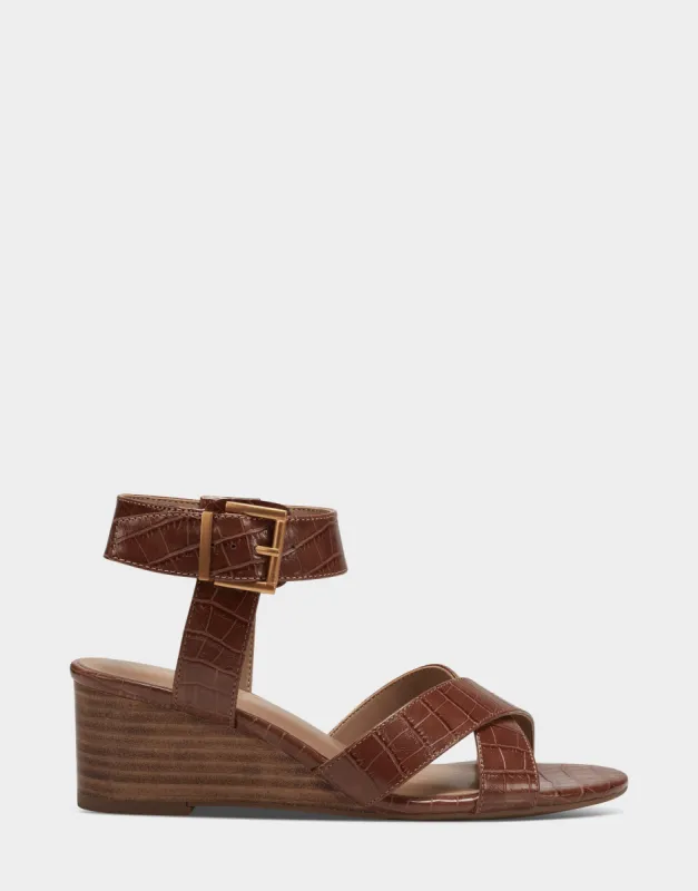 Warner sold by AEROSOLES