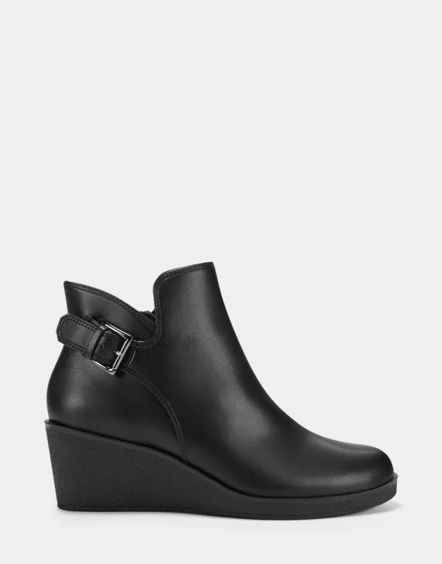 Bradley sold by AEROSOLES