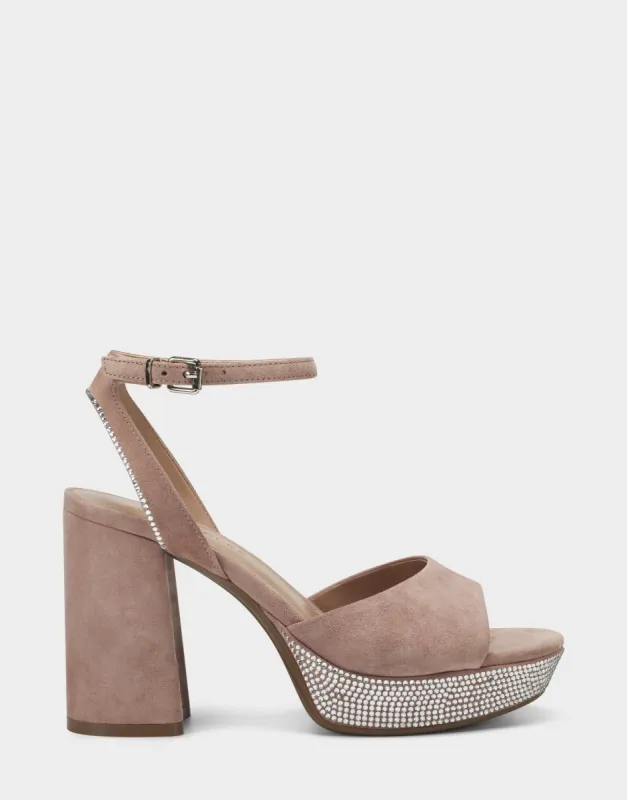 Cat sold by AEROSOLES