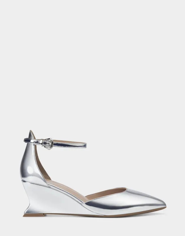 Isra sold by AEROSOLES