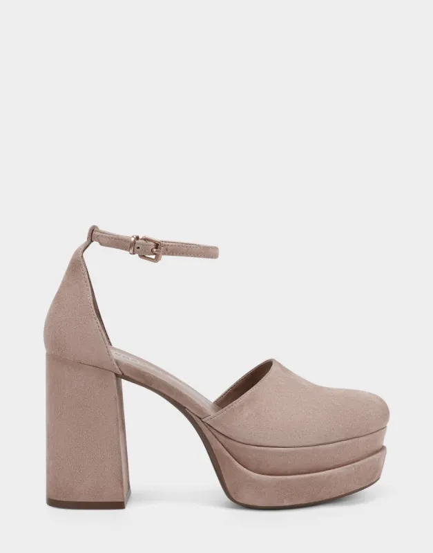 Callan sold by AEROSOLES