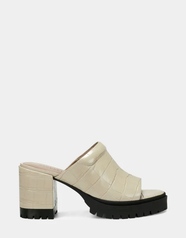 Echo sold by AEROSOLES