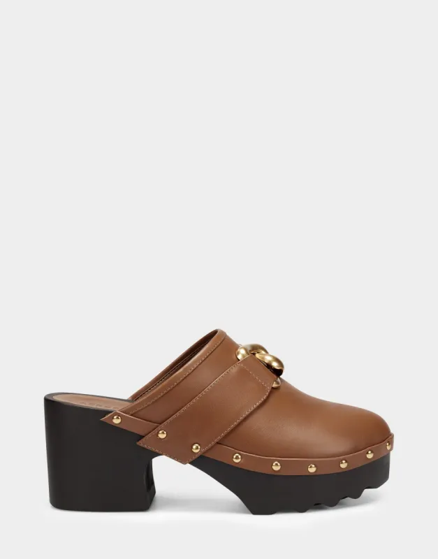 Crosby sold by AEROSOLES