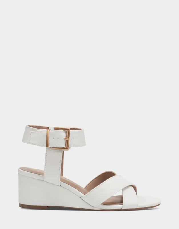 Warner sold by AEROSOLES