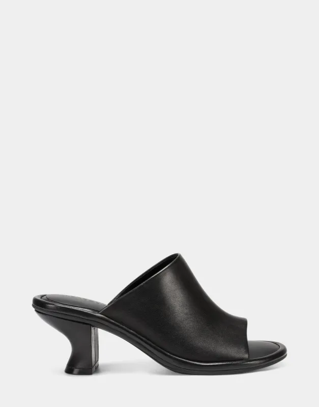 Pomme sold by AEROSOLES