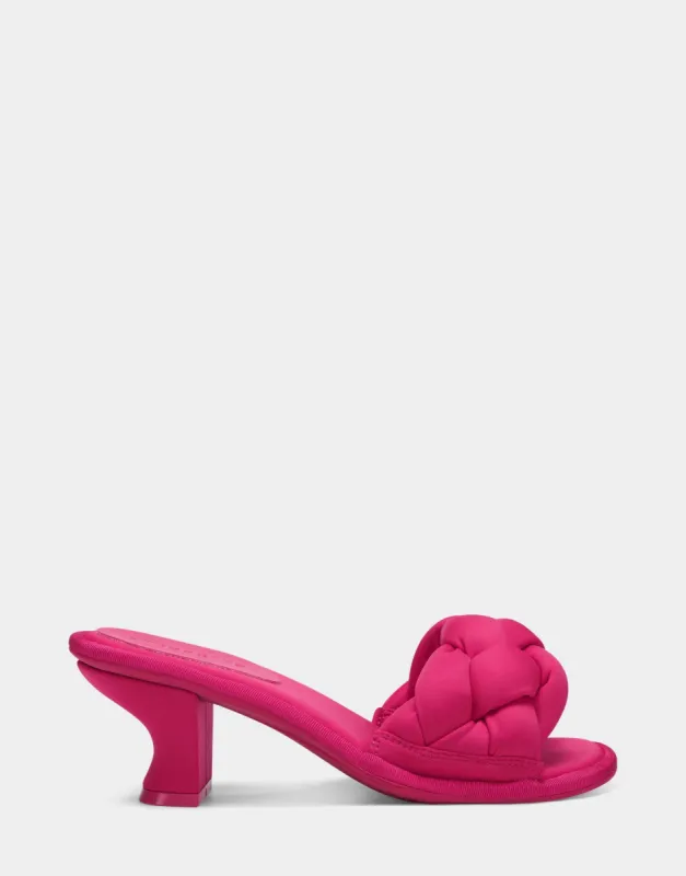 Plumme sold by AEROSOLES