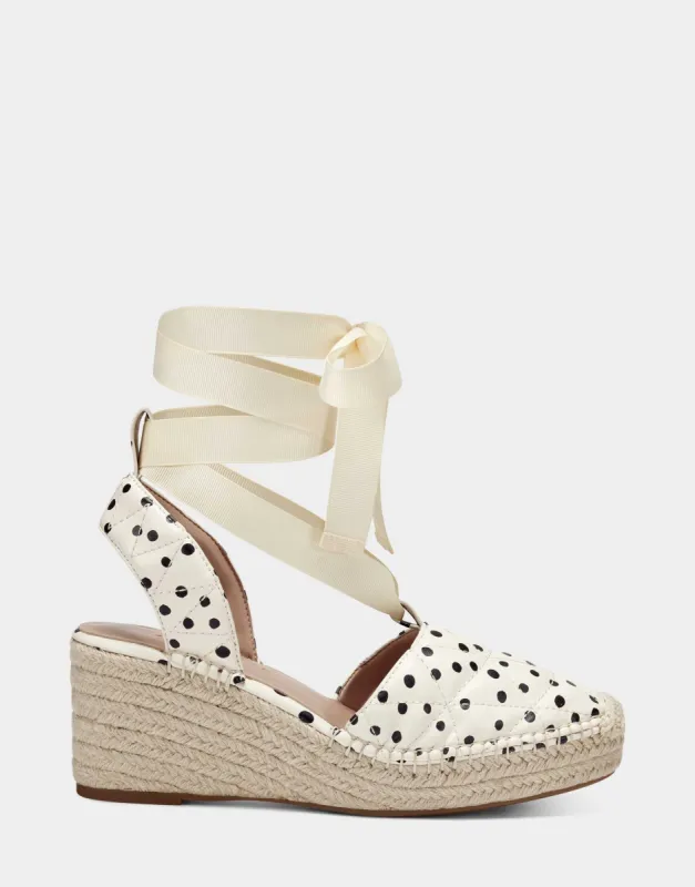 Smila sold by AEROSOLES