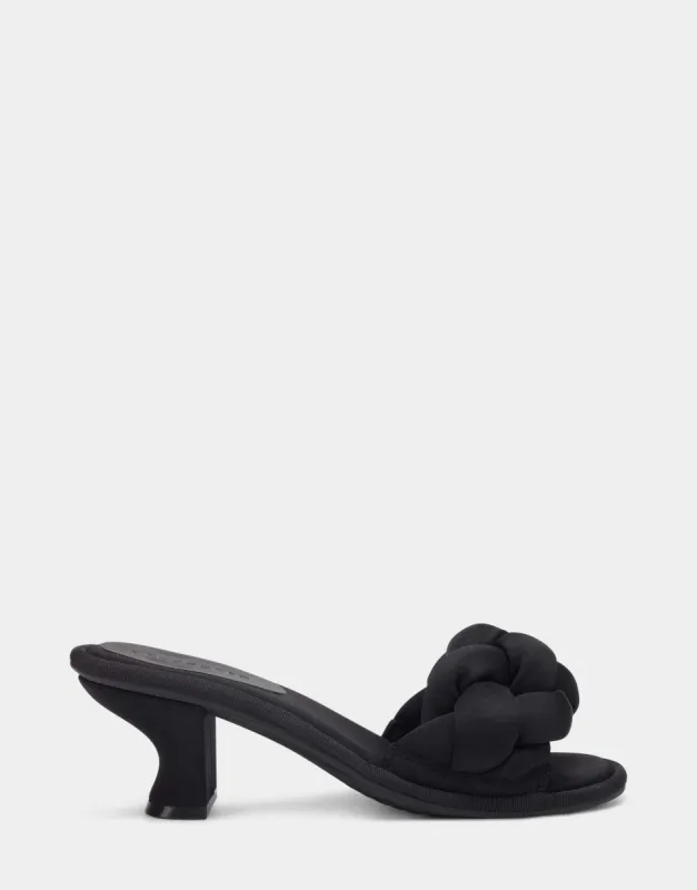 Plumme sold by AEROSOLES