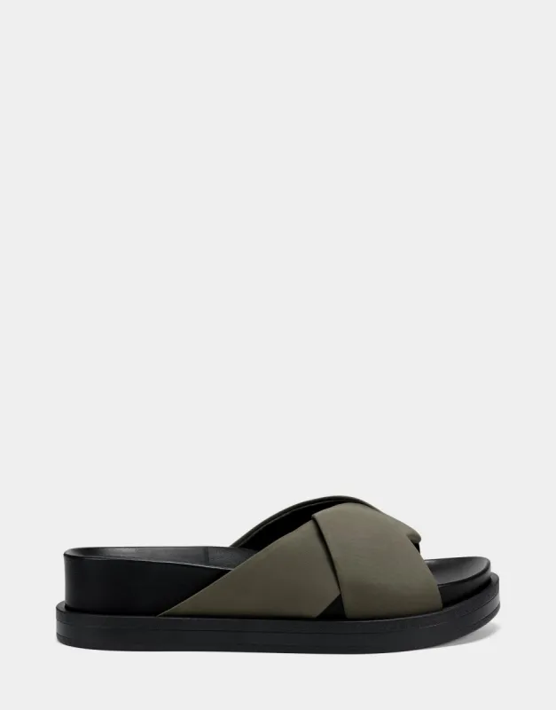 Baily sold by AEROSOLES