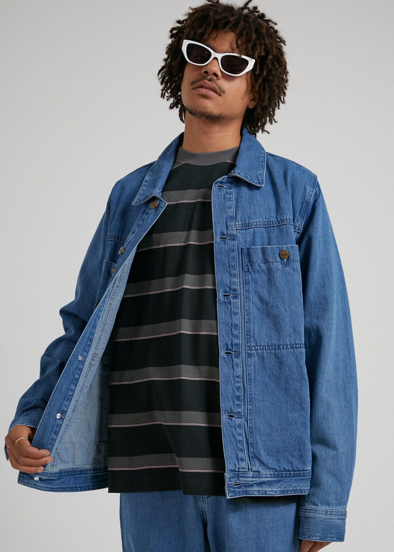 589701_4