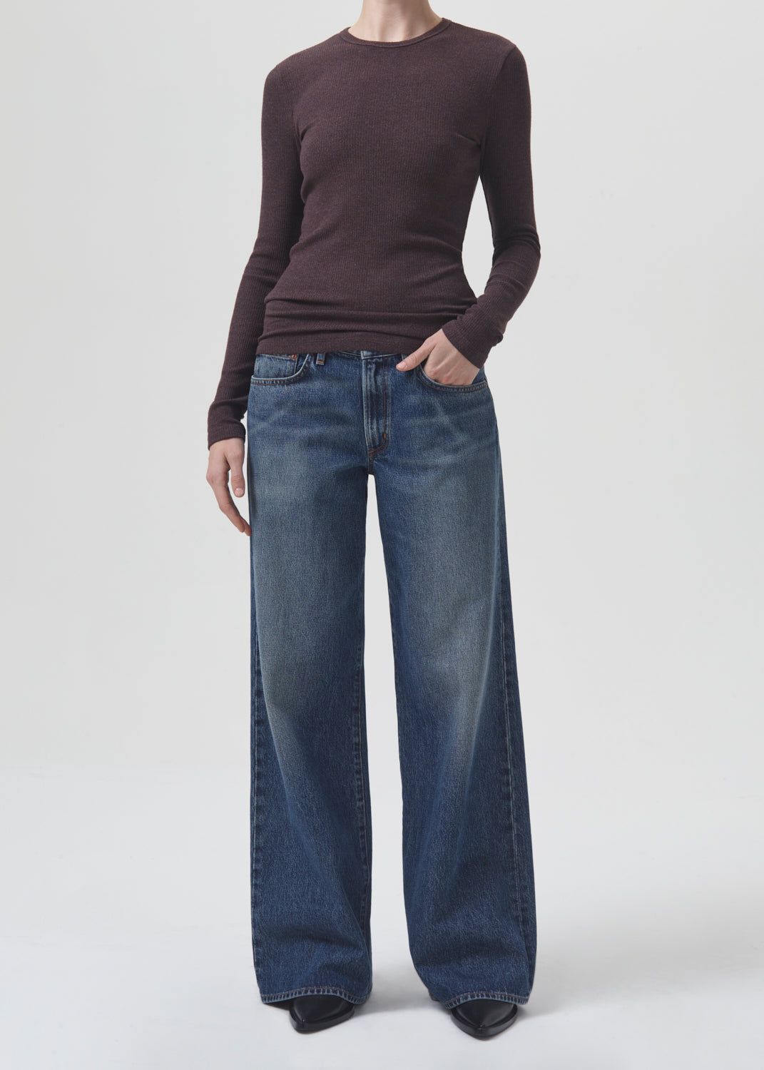 Delphi Slim Tee in Fox sold by Agolde