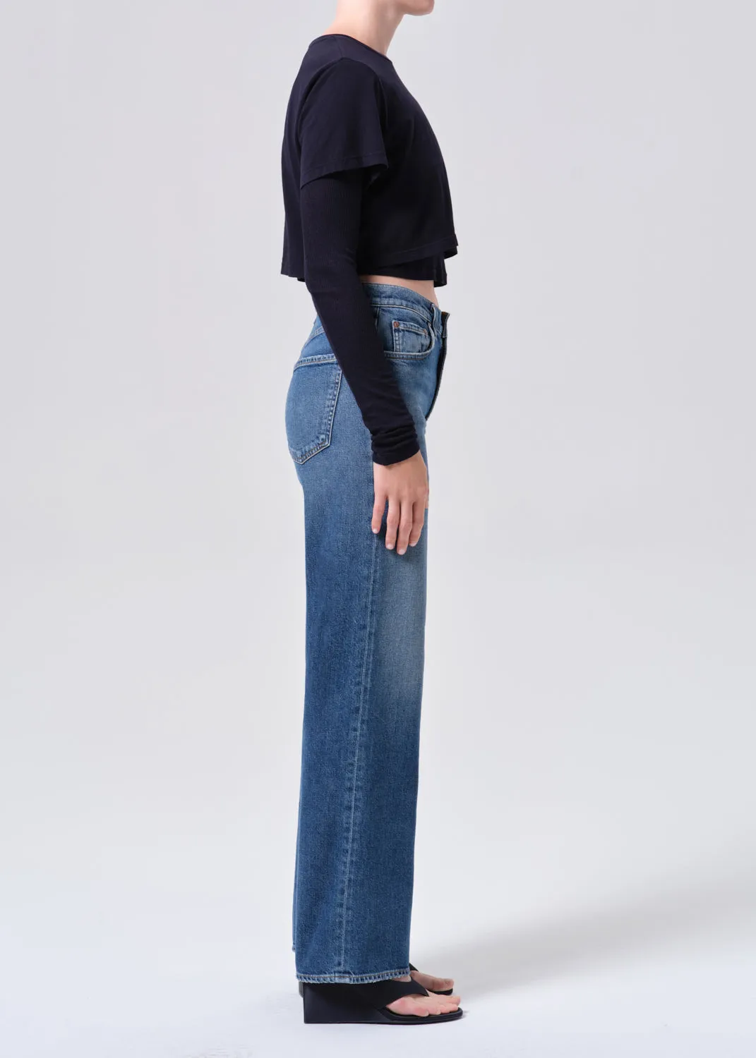 Harper Straight Jean (Weightless Stretch) in River sold by Agolde product image thumbnail 3
