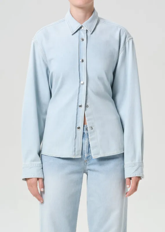 Theo Shirt (Weightless) in Link made by Agolde