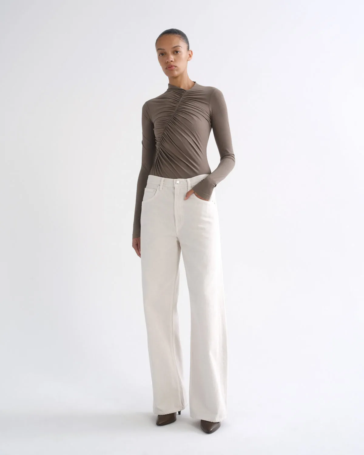 Low Curve Jean in Bone sold by Agolde product image thumbnail 4