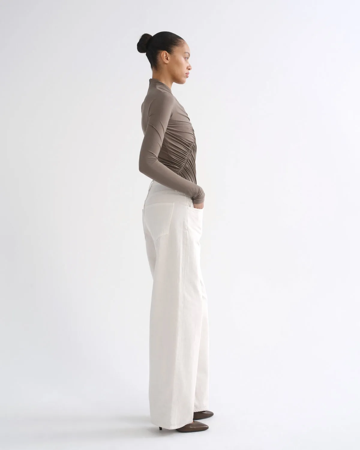 Low Curve Jean in Bone sold by Agolde product image thumbnail 3