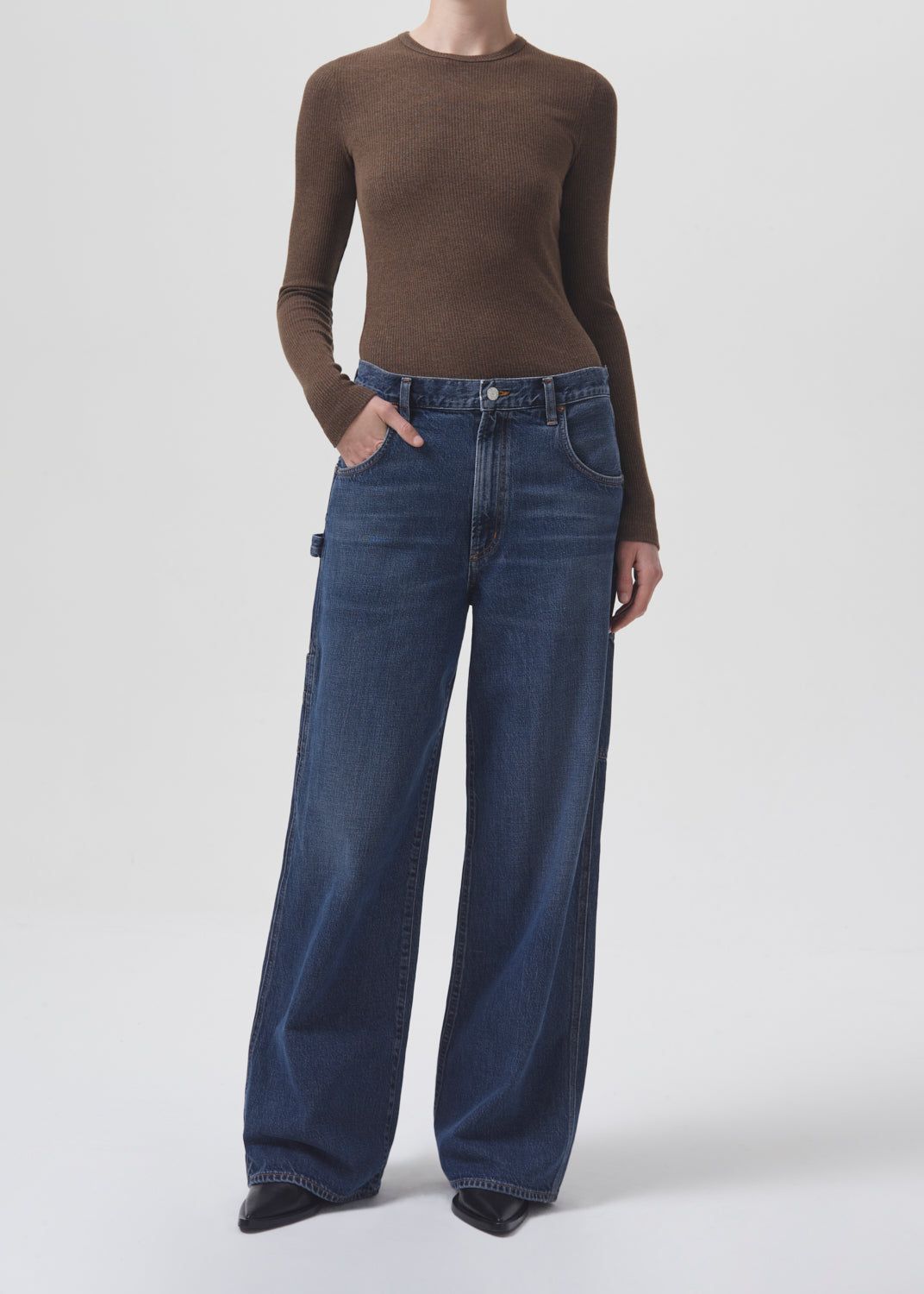 Delphi Slim Tee in Shroom sold by Agolde