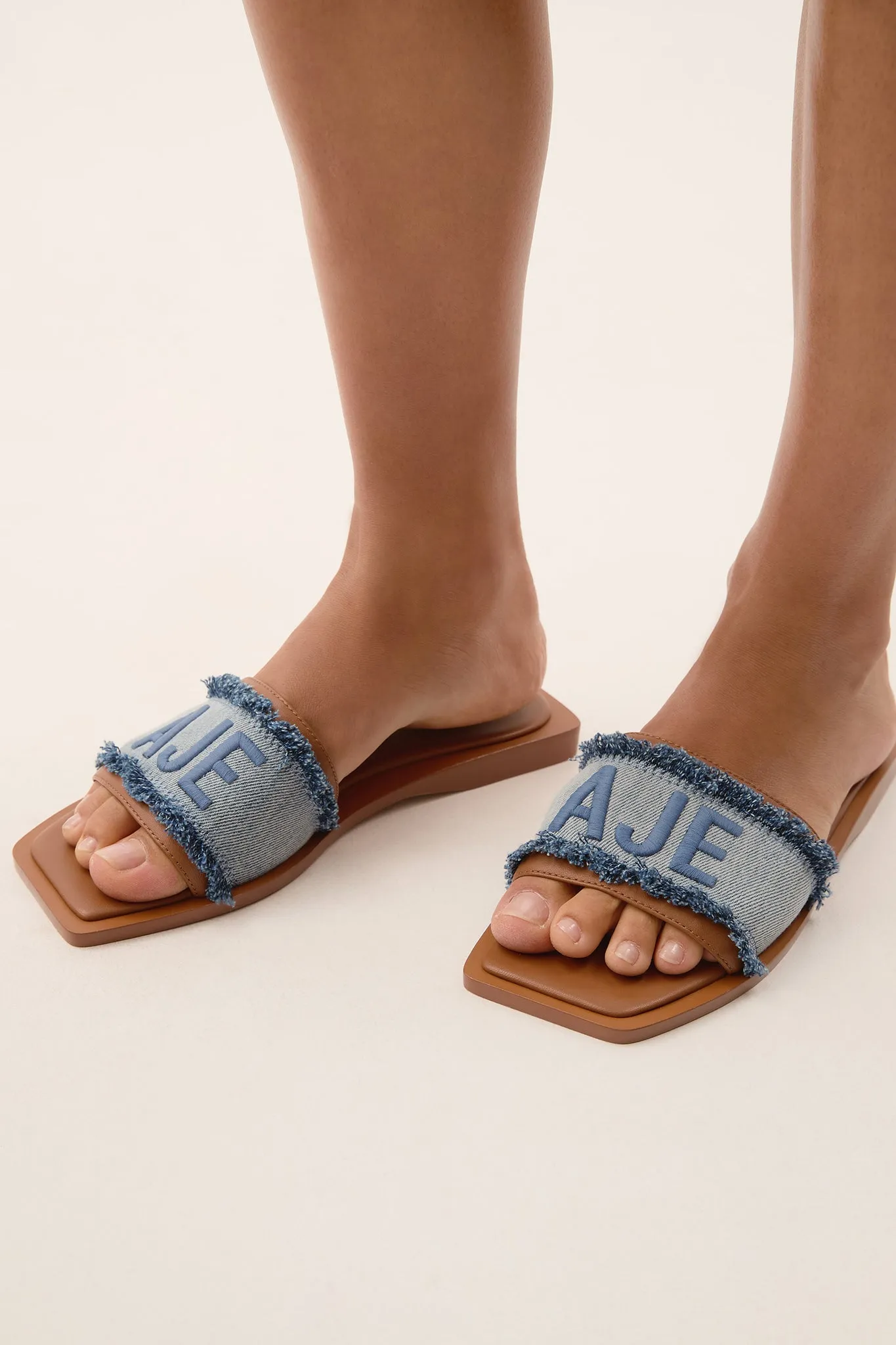 Aster Slide sold by Aje